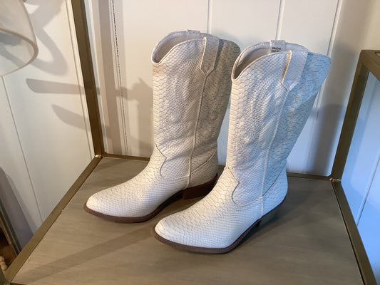 Gaucho White Boots