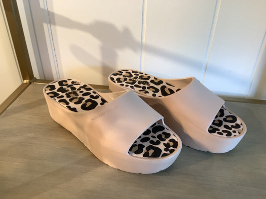 Enyd Shoe